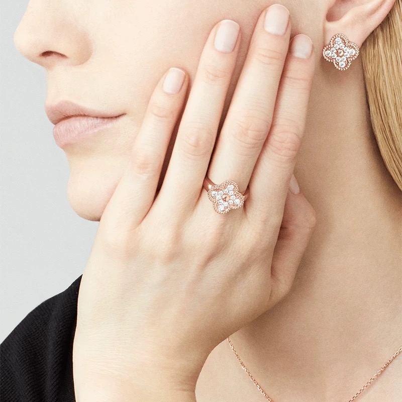 Van Cleef & Arpels Official Flagship Store – Lucky Alhambra Four-Leaf Clover Collection K Gold and Diamond Ring